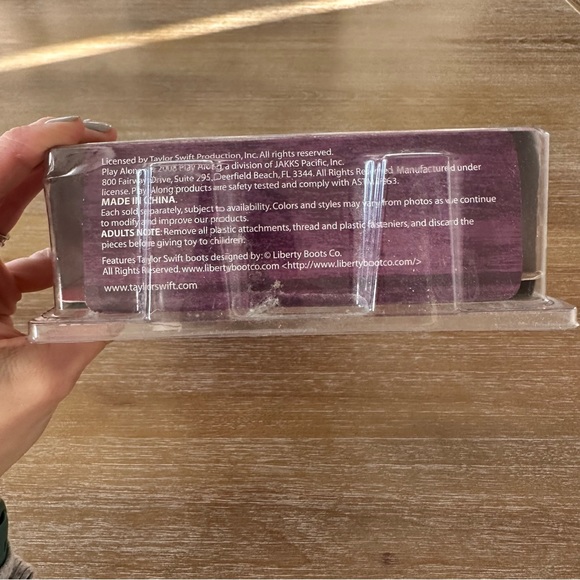 Taylor Swift Sundress Medley Fashion Doll - Picture 7 of 8